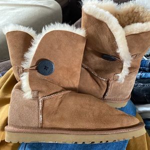 UGG Chestnut Bailey Button Boots 7